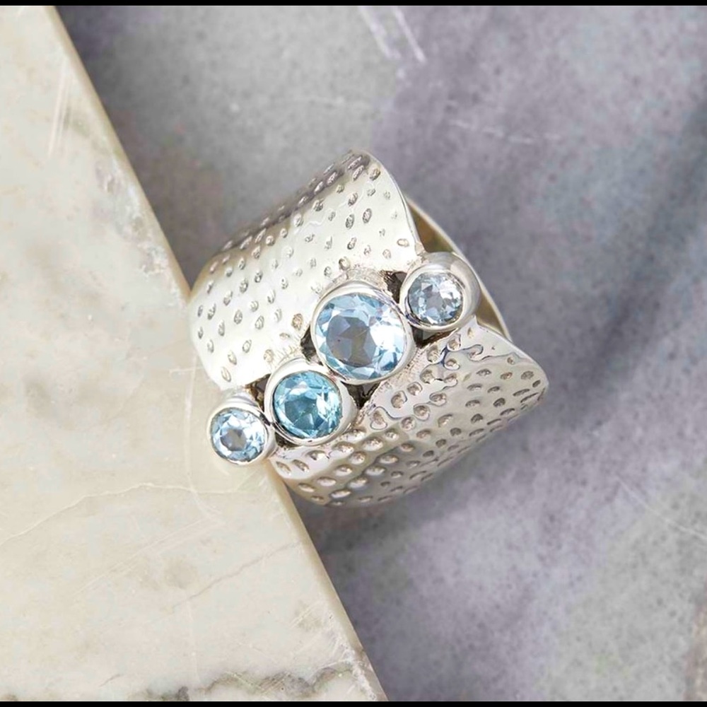Blue Topaz & Sterling Silver Ring - Size 8